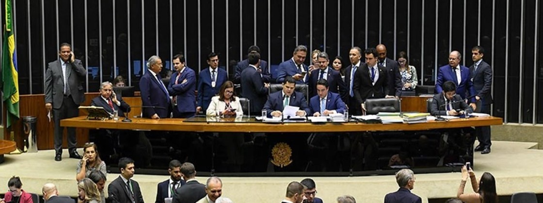 Veto de Bolsonaro cai e Fake News dá até 8 anos de cadeia no Brasil